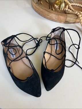 Steve Madden Black Suede Pointed Toe Lace-Up Flats